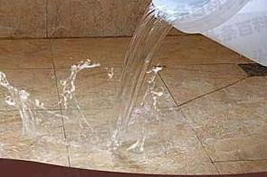 东胜漏水维修 免砸砖防水材料该如何施工